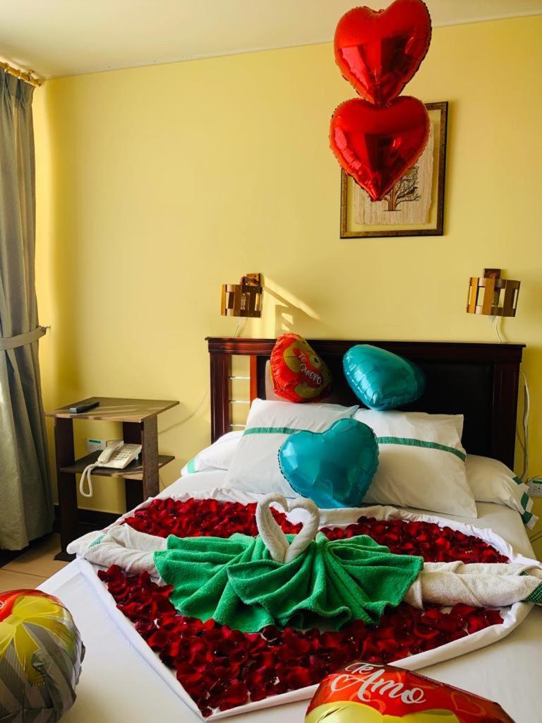 Dos Hemisferios Hotel กีโต ภายนอก รูปภาพ