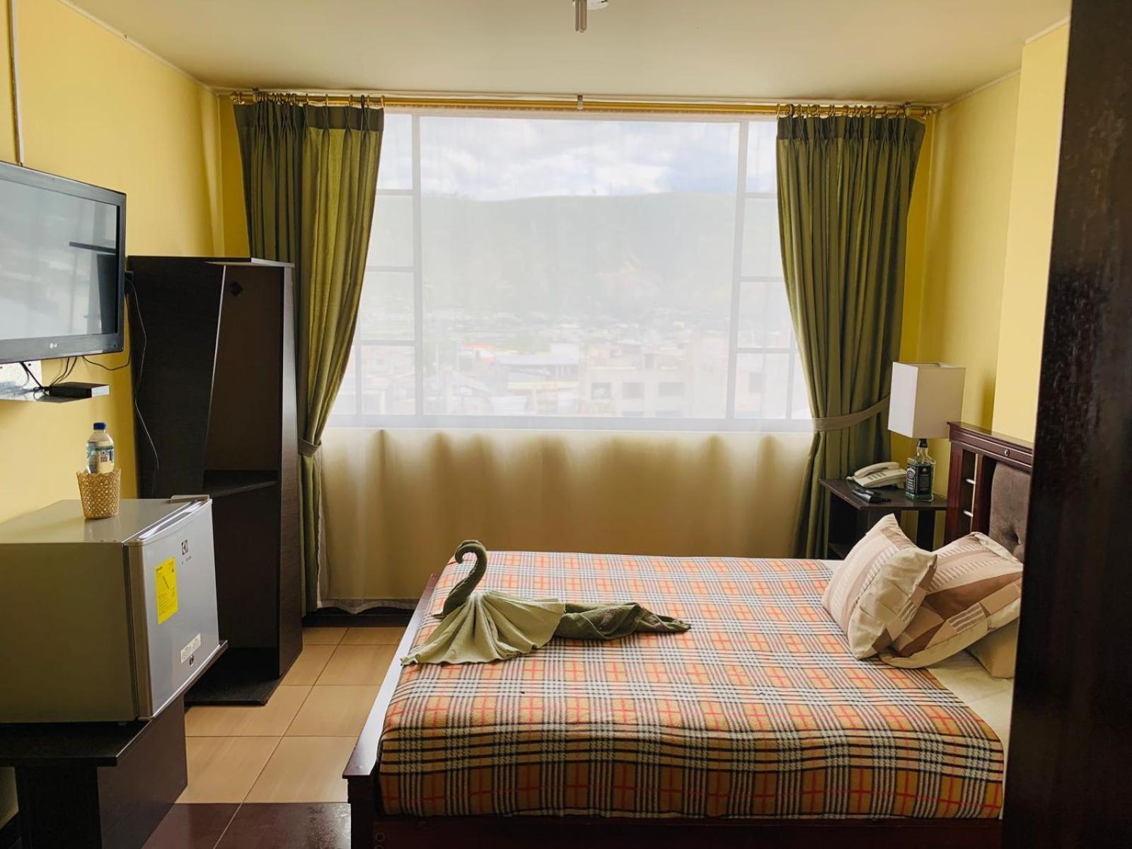 Dos Hemisferios Hotel กีโต ภายนอก รูปภาพ