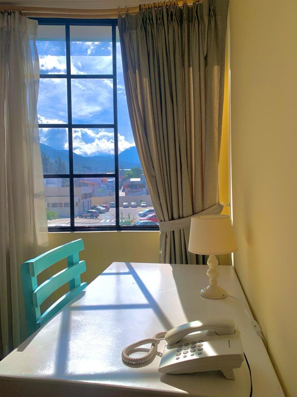 Dos Hemisferios Hotel กีโต ภายนอก รูปภาพ